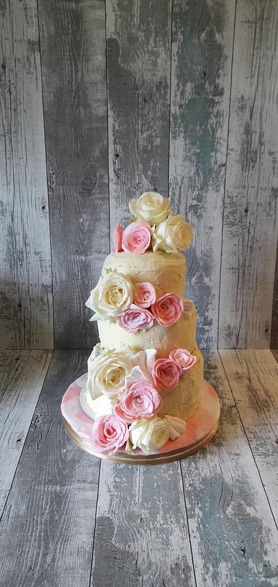 Sweet cake with roses - Cake by Pien Punt