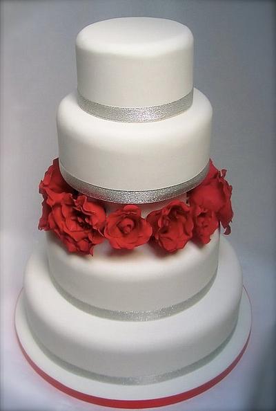 Red roses on white - Cake by Bizcocho Pastries