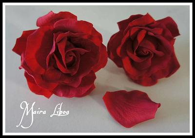 Red Roses - Cake by Maira Liboa