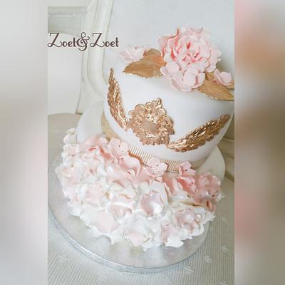 Ruffle peach white cake - Cake by Zoet&Zoet