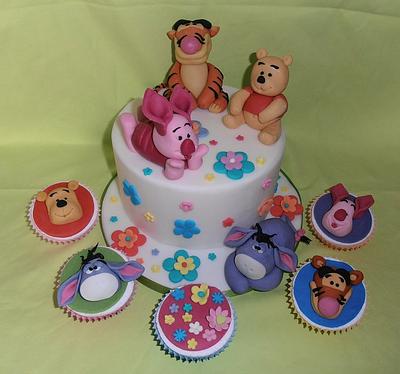 Winnie the Pooh & Co. cake, cupcakes and toppers - Cake by Le Cupcakes della Marina