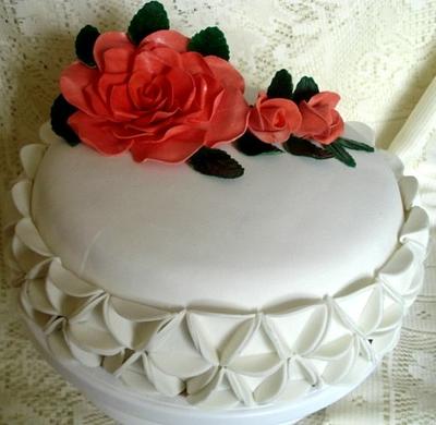 White with roses - Cake by ninaghimpe