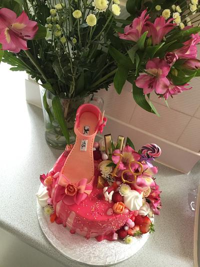 Pink shoe drip cake - Cake by PrincessCake