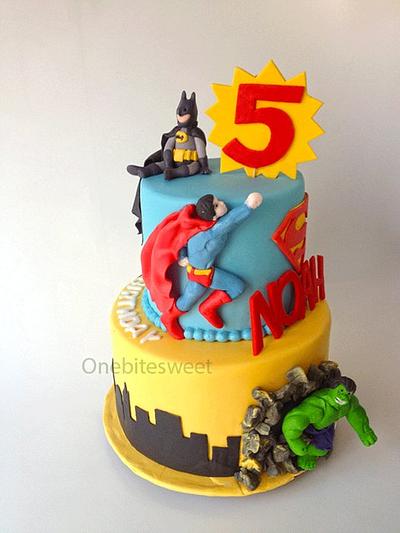 superheroes - Cake by Onebitesweet