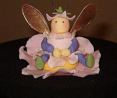 Gumpaste Fairy Bug - Cake by Cakeicer (Shirley)