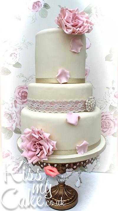 Classic Romance - Cake by KissMyCake