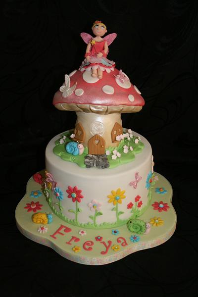 Fairy toadstool - Cake by Judy