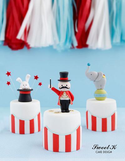 Circus Minicakes - Cake by Karla (Sweet K)