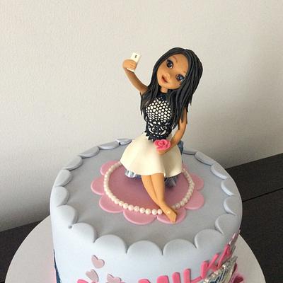 Selfie Queen - Cake by Couture cakes by Olga