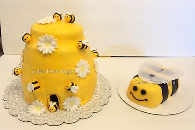 Beehive, Bee and Bee Cake Pops - Cake by Wendy