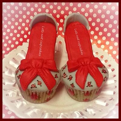 We all love shoes  - Cake by Allison Henry 