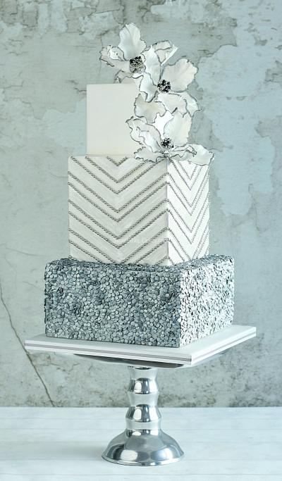 Sequins and a little bling - Cake by Tamara