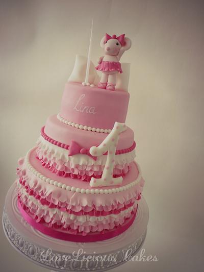 Girly Cake - Cake by loveliciouscakes
