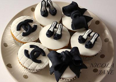 CHANNEL CUPCAKES - Cake by nicola thompson
