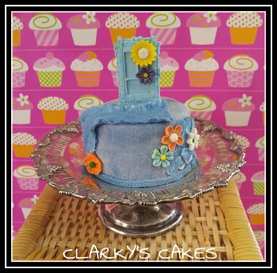 MINI CAKE...JUST FOR FUN.. - Cake by June ("Clarky's Cakes")