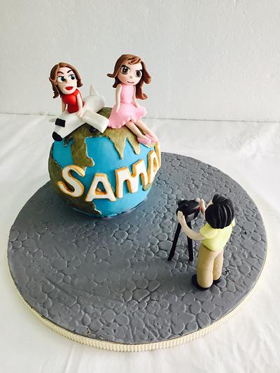 Different concept with the globe - Cake by Mishmash