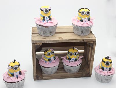"Surprise" Minion Cupcakes - Cake by looeze