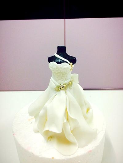 A white dress - Cake by Hendry chen