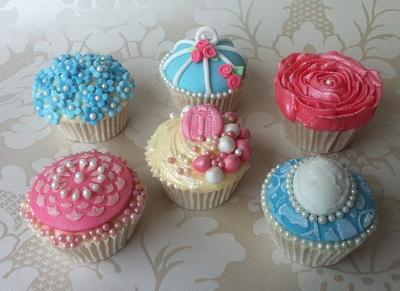 Pretty vintage/shabby chic inspired Cupcakes - Cake by Carrie