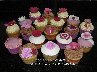 FLOWER CUPCAKES - Cake by Itsy Bitsy Cakes