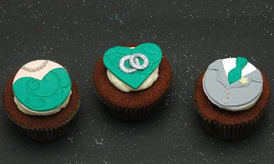 Engagement Cupcakes - Cake by Deema