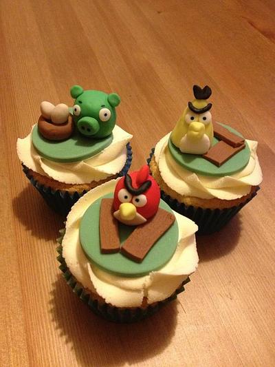 Angry Bird Cupcakes - Cake by ClarasYummyCupcakes