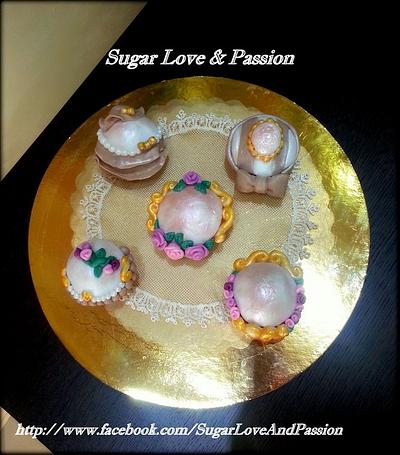 Elegant cupcakes - Cake by Mary Ciaramella (Sugar Love & Passion)