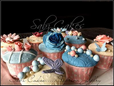 Vintage cupcakes - Cake by SabzCakes