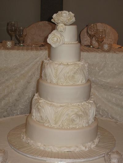 wedding ruffles cake - Cake by Jana Cakes