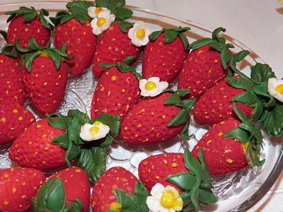 Strawberry candy - Cake by temptationsofmimi