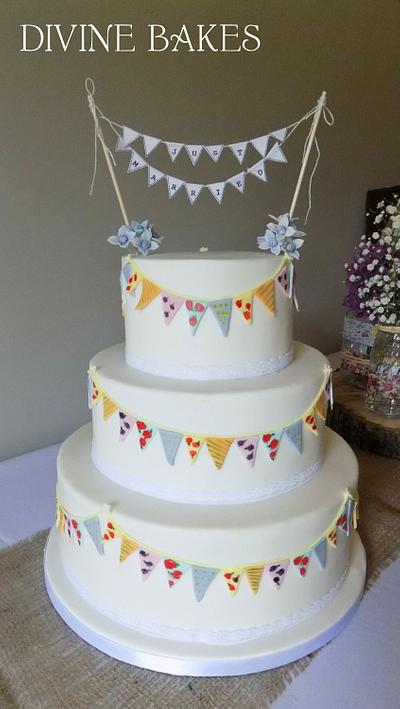 Pretty Vintage Bunting - Cake by Divine Bakes