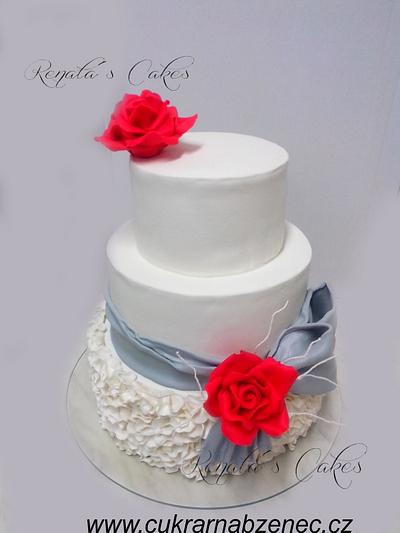 White cake with red roses - Cake by Renata 