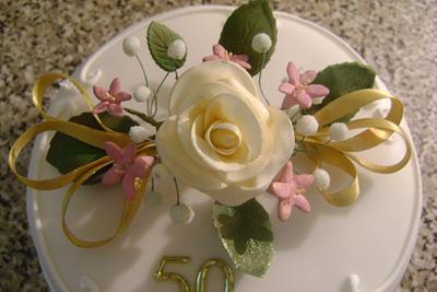 Sugar rose - Cake by Beverley Childs