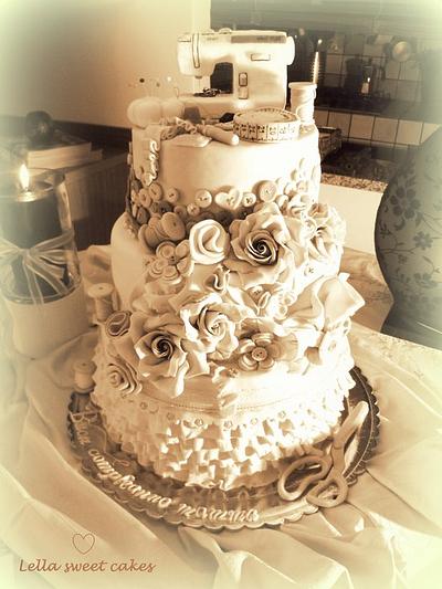 Cake for a seamstress - Cake by LellaSweetCakes