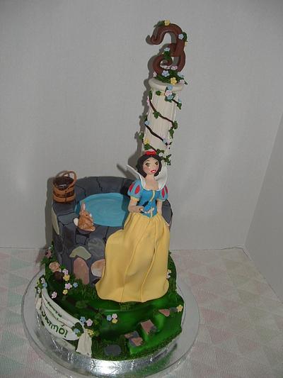 Snow White - Cake by Susan Drennan