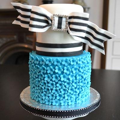 Bow Birthday Cake - Cake by Klis Cakery