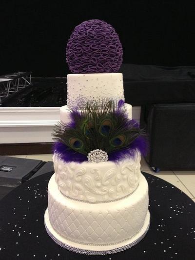 Purple peacock wedding - Cake by Emmabonjour