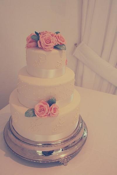 Wedding in peaches and cream - Cake by Rebecca 