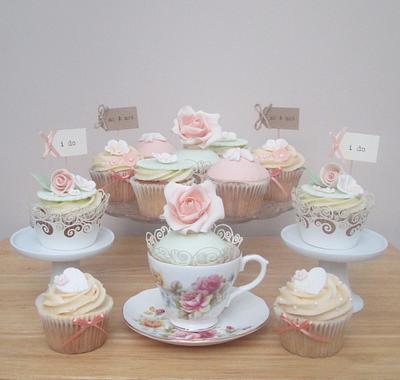 Vintage Cupcakes - Cake by The Buttercream Pantry