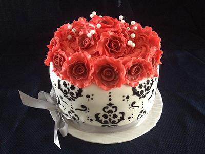 Roses - Cake by Sweetdesignsbyflavia