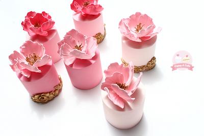 Mini cakes with peonies - Cake by Cuppy & Cake