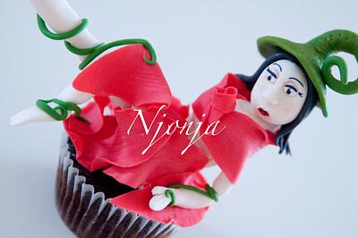 Red Elf Cupcake Topper - Cake by Njonja