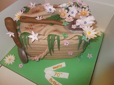 Gardening basket  - Cake by Tracey
