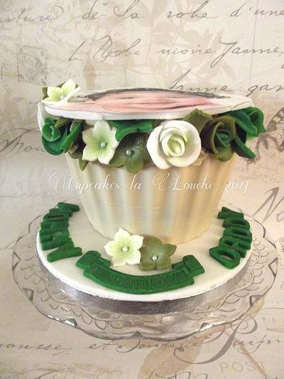 Giant cupcake - Cake by Cupcakes la louche wedding & novelty cakes