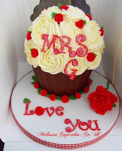 Giant Cupcake - Cake by Melissa's Cupcakes