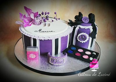 Dior cake with fantasy flowers  - Cake by Gâteau de Luciné