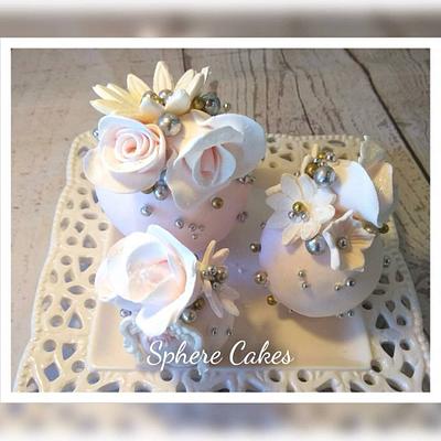 Cakespop - Cake by Claudia Smichowski
