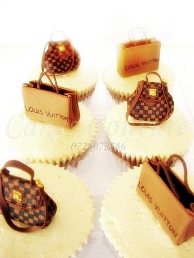fashion cakes/ cupcakes - Cake by SARAH