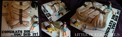 GRADUATION-STRAIGHT JACKET CAKE - Cake by little pickers cakes