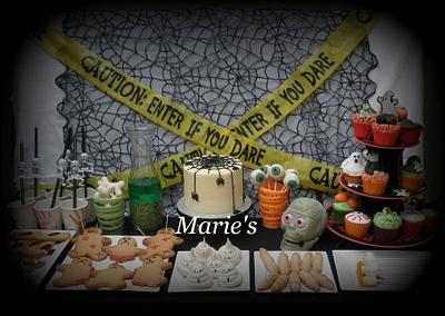Halloween dessert table - Cake by Maries